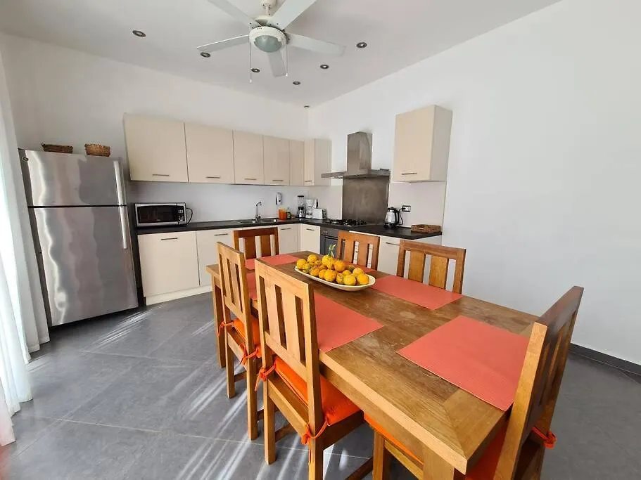 Oceanfront, Big And Cozy Apt In Aligio 라스테레나스