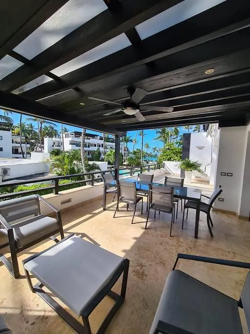 Oceanfront, Big And Cozy Apt In Aligio 라스테레나스 아파트